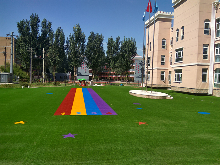 幼兒園人造草坪的優勢有哪些？
